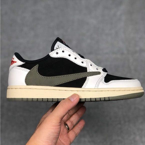 Travis Scott’s - Picture 2 of 6